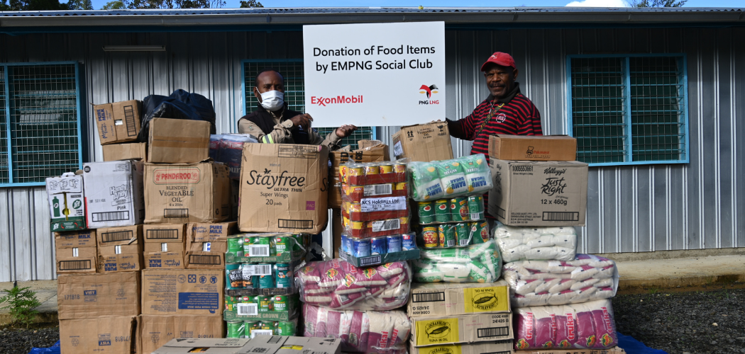 Supporting Hela health clinics with food donation